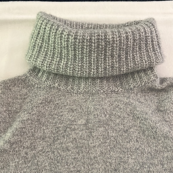 Ann Taylor Gray-Marled Cashmere Turtleneck Sweater, M, Excellent Condition. - Picture 8 of 10